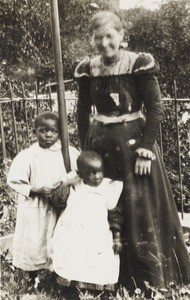 Mary Slessor and infants, Nigeria, ca. 1910