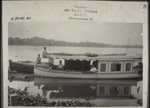 Schw. Mina Föll im Motorboot. (1925)