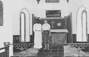 Missionssekretær i DMS, pastor Karen Berntsen med pakistansk præst i Peshawar stift, 1988