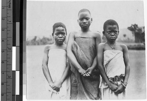 Three girls standing together outside, Africa, April 30, 1914