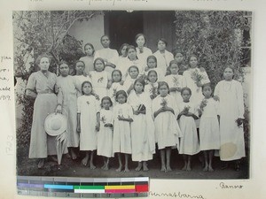 Girls and teachers from Faravohitra Girls' School, Antsirabe, Madagascar, 1919-08