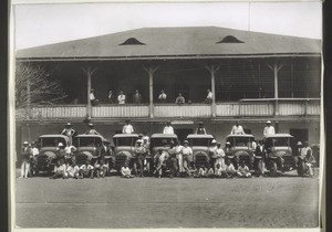 Accra / Martini-Lorries 1915. Spedition, Hofseite