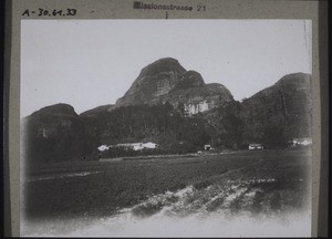 Yet wong schak, Kutschuk's landmark (red sandstone)