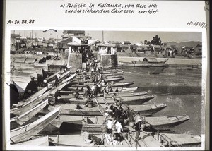 Chin. Bootbrücke über einen Fluss