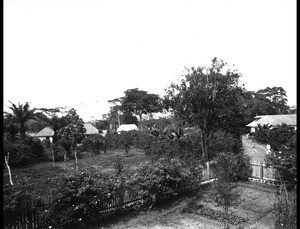 Ansicht von der Veranda auf kleine Kapelle