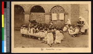 Missionary sisters teaching children, Algeria, ca.1920-1940