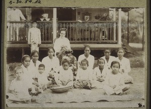 Mrs Schernius' sewing club in Puruk Tjahu