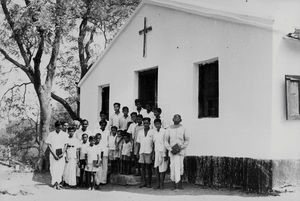 East Jeypore, Orissa, India. The congregation assembled in front of Gunupur Church. Used in: Da