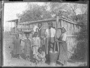 African family, Mozambique, ca. 1901-1907