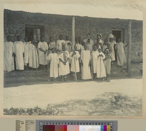 School girls setting off home, Livingstonia, Malawi, ca.1898