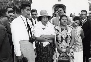 Assembly of the Pacific conference of Churches in Chepenehe, 1966 : representatives of Samoa Islands singing to thank for the show given by the young people of the district