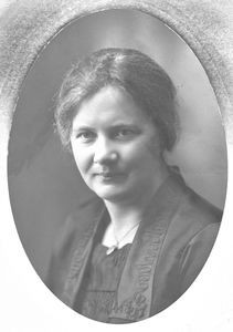 Ane Mette Frank Stauns, b. 25. 03. 1891 in Brundby, Samsø. Nurse. Missionary school at D.M.S. H