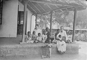 Børnehjemmet Siloam, Tirukoilur, 1907. Missionærer Augusta Nørup og Elna Thofte. (Anvendt i bog:100 år i Arcot 1963)