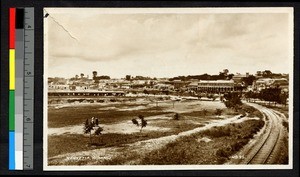 Approach to Ketjetia market in Kumasi, Ghana, ca.1920-1940