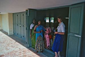 Grethe Nørgaard Pedersen på besøg, Melpattambakkam Gymnasium, Cuddalore distrikt, Arcot, Sydindien