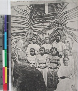 Ellen Sofie Aas together with girls from Morondava Girls' School, Morondava, Madagascar,1888(?)