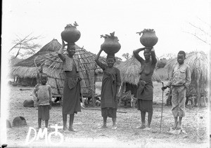 African women carrying pots on their head, Makulane, Mozambique, ca. 1896-1911