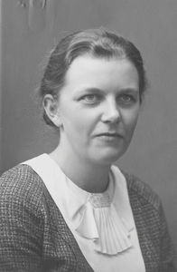 Mary Elisabeth Holm, b. 23. 03 1900 in Holstebro. Marthabo. YWCA- Secretary in Vejle 1926-27. E