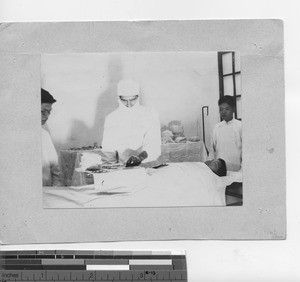 Dr. Blaber operates at hospital at Xinning, China, 1932