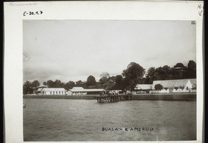 Duala Strand mit niederen Gebäuden