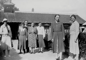 Nogle af de unge missionærer under konferencen i Fengchwangcheng 1938, blandt andet: Gudrun Budtz Christensen, Helga Sørensen, Jacob Sivebæk Gejlsbjerg, Else Gejlsbjerg, Elisabeth Willer