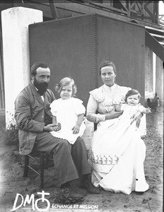 Swiss missionary with his wife and children, Matutwini, Mozambique, ca. 1896-1911