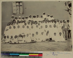 Congregation outside church together with Andreas Pedersen and his wife, Isalo, Madagascar, ca.1914