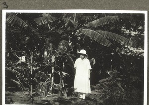 Hanna Schweizer standing in front of a banana tree