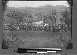 Missionary Zeeb, Sister Bachmann and congregation, Isoko, Tanzania, ca. 1908-1919