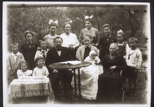 Herrn Inspektor Oettli von Familie Spellenberg. Hinten Stütze u. Lerntöchter, vorn rechts: Besuch. 16. Mai 1920