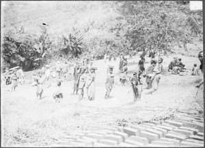 Women carrying bricks, Tanzania, ca. 1900-1914