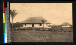 Thatch-roofed medical building, Congo, ca.1920-1940