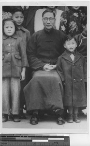 Dr. John Wu with his family in China, 1947