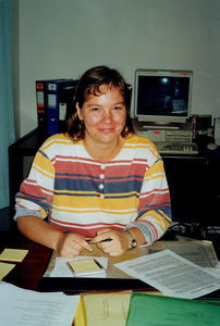 Susanne Tjagvad Madsen. Civiløkonom i organisation og ledelse, 1997. Udsendt af Dansk Santalmission/ Danmission til International Cooperation for Cambodia/ICC, 1998-2000. Opgaver: Administration af ICC-aktiviteter samt træning af offentligt ansatte i administration og ledelse. Administrationschef i Danmission, 2001-02. Genudsendt til ICC fra 2002, til arbejde som rådgiver for ledelsen på Tandlægefakultetet, samt med fokus på bekæmpelse af fattigdom og dialog mellem kristne og buddhister. I 2005 blev Susanne Tjagvad Madsen gift med Kim Seng Mony fra Cambodia. De følgende år arbejdede de bl.a. med oprettelse af den kristne udviklingsorganisation "House of Care" - i 2009 godkendt som en lokal NGO. Arbejdet fungerer som et værested med fokus på religionsdialog og uddannelse af unge, som kan ruste dem til at klare tilværelsen i storbyen Phnom Penh, samt bidrage til fredelig sameksistens mellem kristne og buddhister. Susanne Tjagvad Madsen sluttede ansættelsen i Danmission 2012, men deres arbejde fortsætter med støtte fra anden side. (Foto 2001)