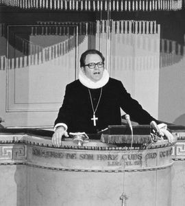 Church of Our Lady, 15 July 1975. Bishop of Copenhagen, Ole Bertelsen is in the pulpit