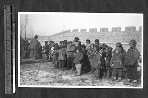 Refugees coming for food, Jinan, Shandong, China, 1927-1928