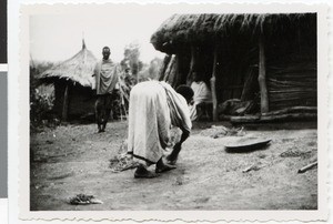 Dietrich Waßmann's landlady cleaning grain, Guduru Gute, Ethiopia, ca.1952-1953