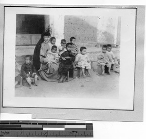 Sister Mary Richard with orphans at Luoding, China, 1924