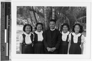Father Miyashiro and Maryknoll High School pupils, Honolulu, Hawaii, 1940