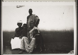 Mame Sarah from Kwantapong, a mother of the fellowship, with her husband (see Schäfer's report of the dedication of the chapel in Asiwa, 1926)