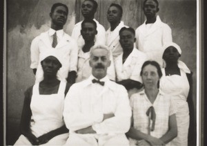 Dr Stokes with the personnel of the hospital in Agogo (1930)