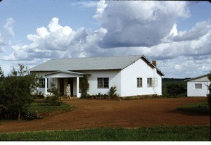 Else Heggheim outside, Ngaoundéré mission, Adamaoua, Cameroon, 1953-1968