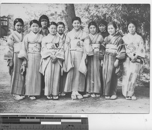 Maryknoll Sisters with the Sodality group at Dalian, China, 1938