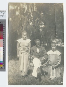 Thomas M'bali with Melonge and Grace, Blantyre, Malawi, ca.1910