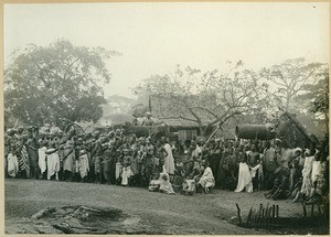 Le chef d'Abetifi avec procession