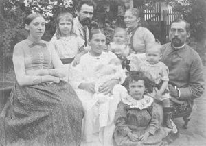 Sister Sara (Christine Johansen), Valborg Hansen, N.P.Hansen, fru Rosalie Dagmar Larsen with Da