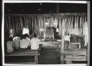 24. Inneres der Kirche in Bay Manya