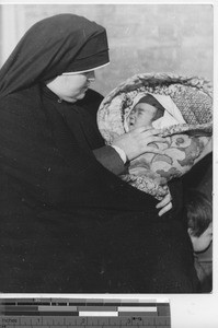 Maryknoll sister with a baby at Fushun, China, 1938