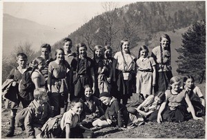 1 Erika Schäfer, 2 Sigrid Mayer ?, 3 Irene Weng, 4 Elfriede Schäfer, 5 Madeleine Mayer, 6 Elsbeth Sohnried, 7 Alfred Münch, 8 Maria Anna Münch, 9 R