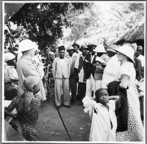 Congregation bidding good-bye to missionary Guth, Gonja, Tanzania, 1938